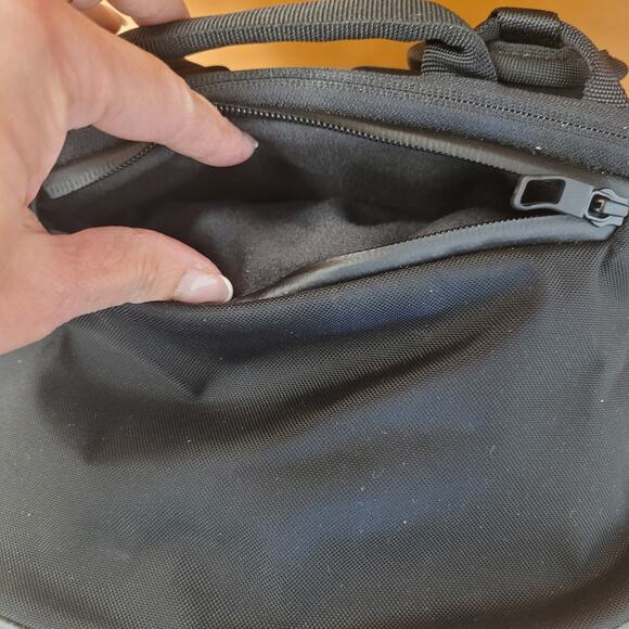 Lululemon More Miles Active Backpack 17L Laptop Hardback Sleek Clean Travel Corp - Picture 4 of 15